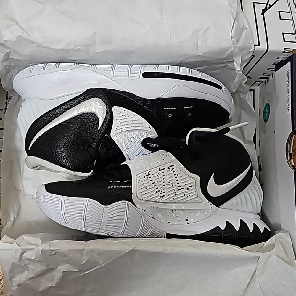 Nike Boys Kyrie 6 TB Basketball Shoes